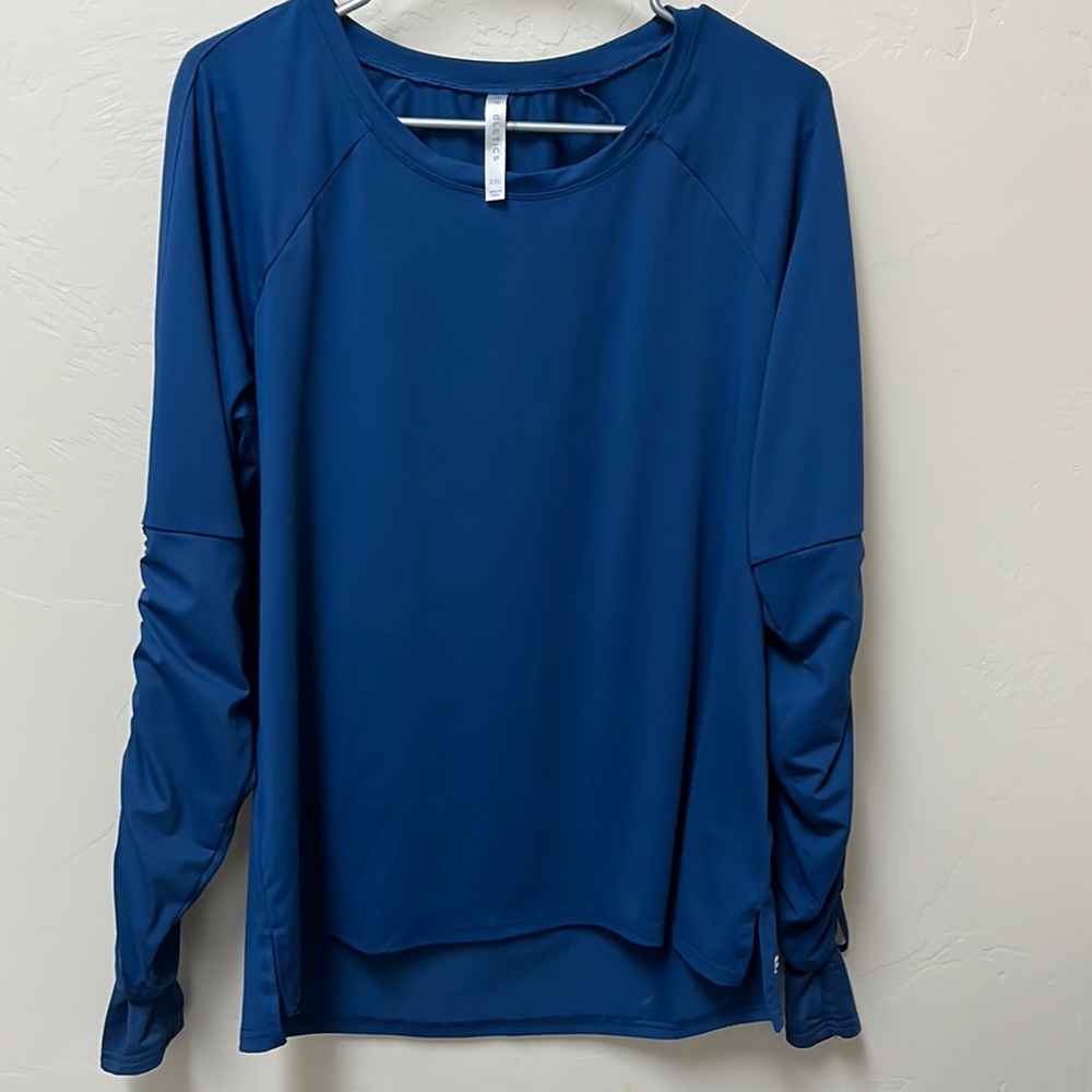 Fabletics women’s crew neck top.  XXL. Med blue with ruched sleeves.